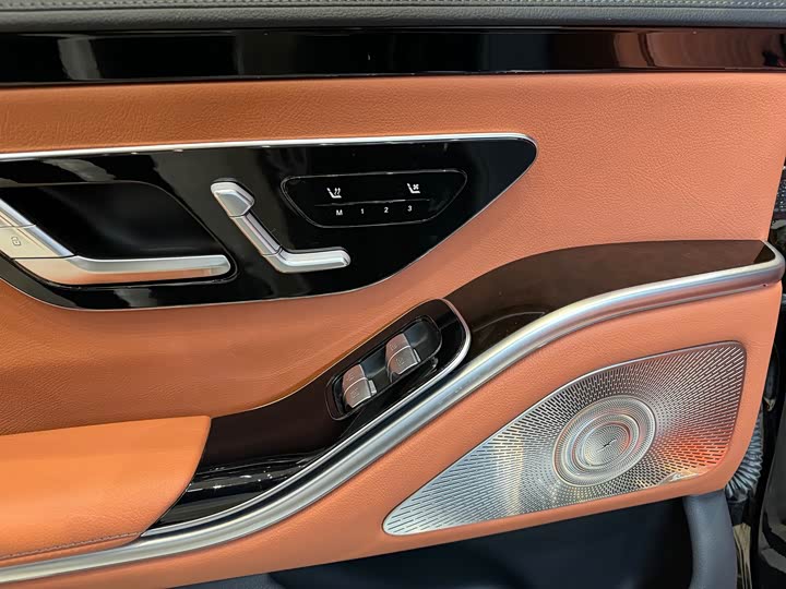 Фото 9 - Mercedes-Benz S-Class