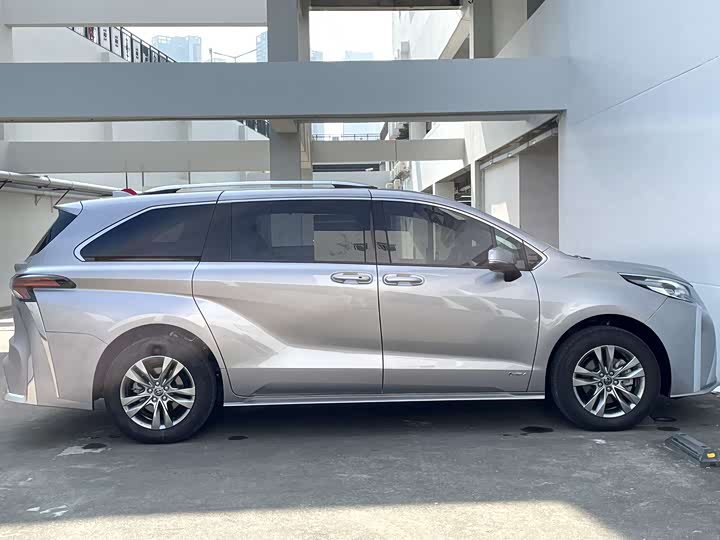 Фото 6 - Toyota Sienna