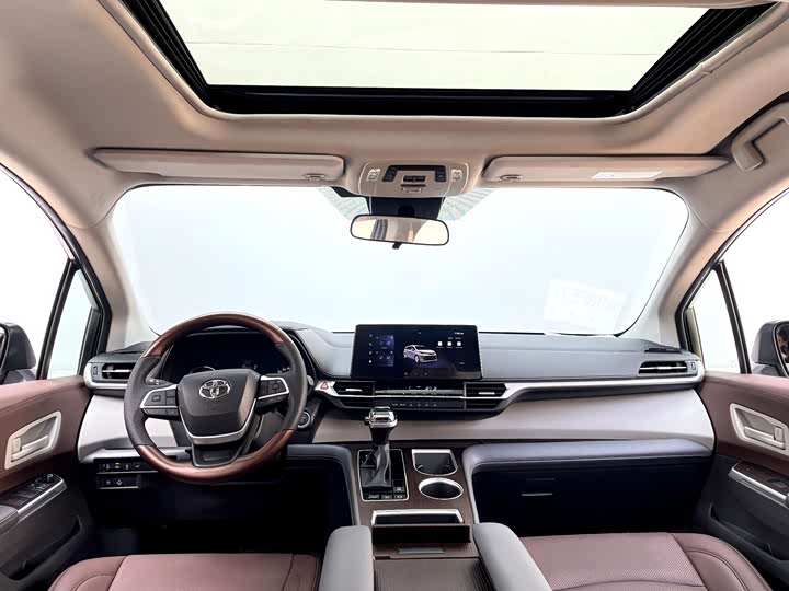 Фото 9 - Toyota Sienna