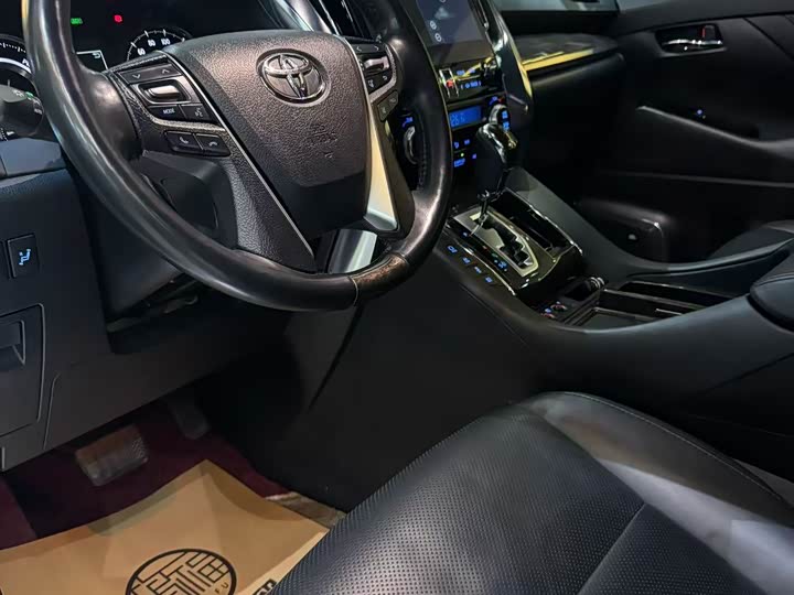 Фото 2 - Toyota Alphard