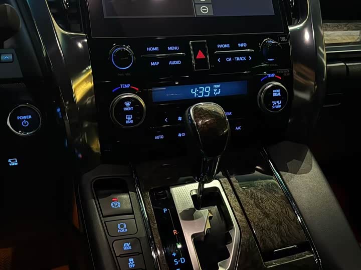 Фото 4 - Toyota Alphard