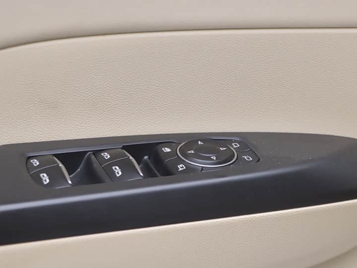 Фото 5 - Buick GL8 ES