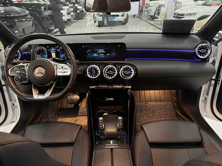 Фото 8 - Mercedes-Benz A-Class