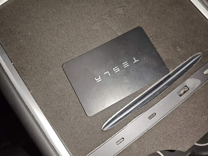 Фото 9 - Tesla Model 3