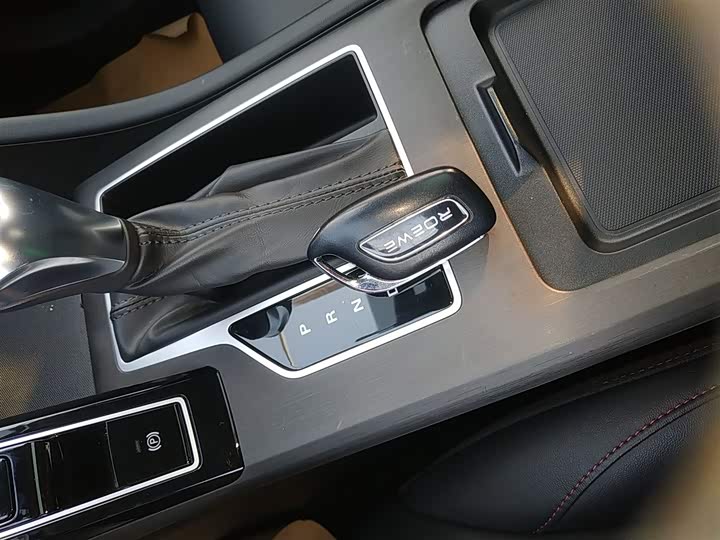 Фото 9 - Roewe i5