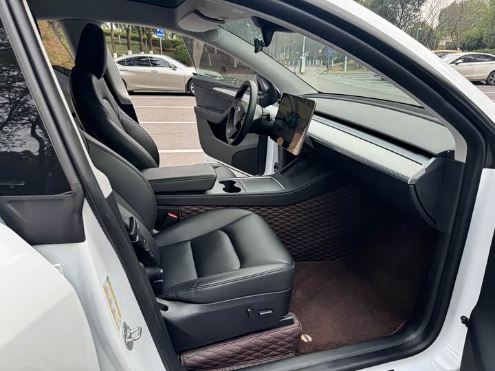 Фото 8 - Tesla Model Y