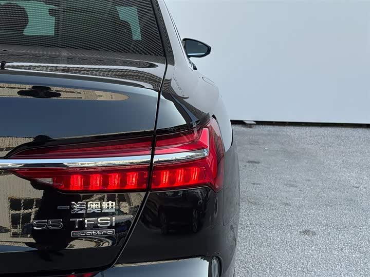 Фото 6 - Audi A6L