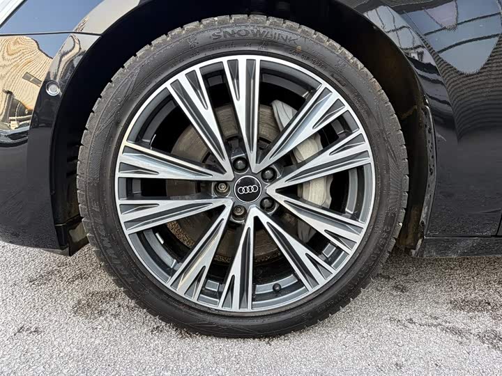 Фото 8 - Audi A6L