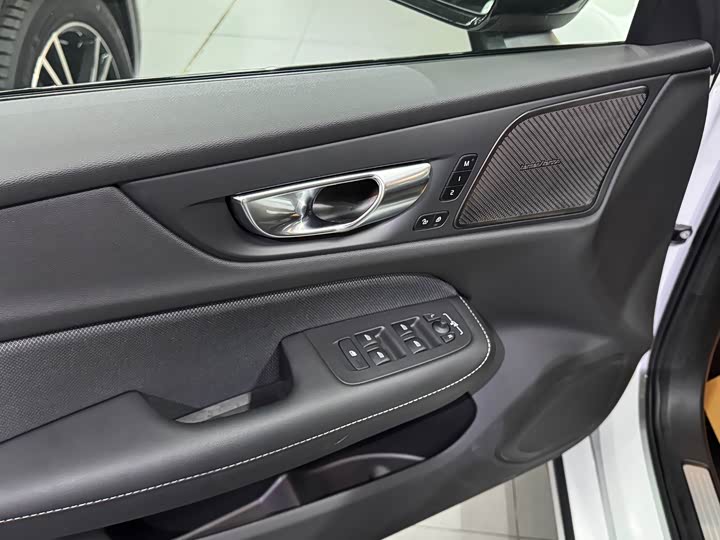 Фото 5 - Volvo S60