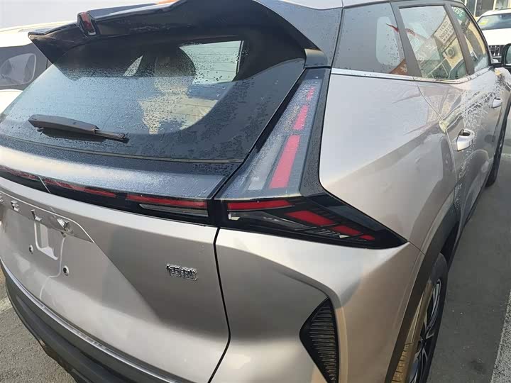 Фото 8 - Geely Atlas