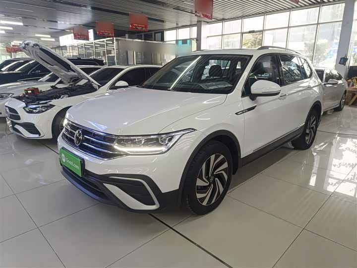 Фото 2 - Volkswagen Tiguan L Pro