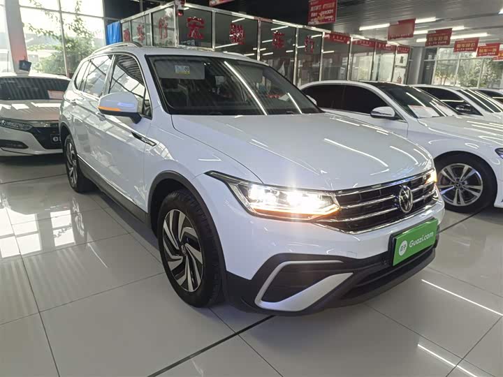Фото 4 - Volkswagen Tiguan L Pro