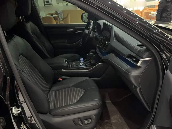 Фото 3 - Toyota Crown Kluger