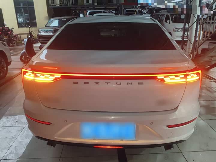 Фото 6 - Bestune B70