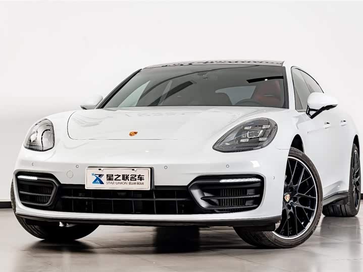 Фото 2 - Porsche Panamera