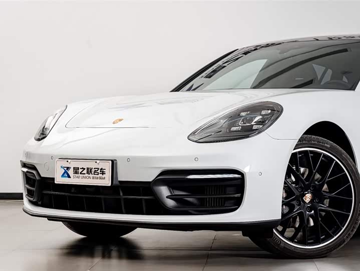 Фото 3 - Porsche Panamera