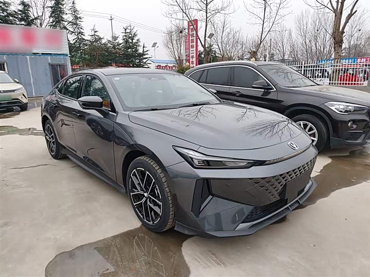 Фото 4 - Changan UNI-V Hybrid