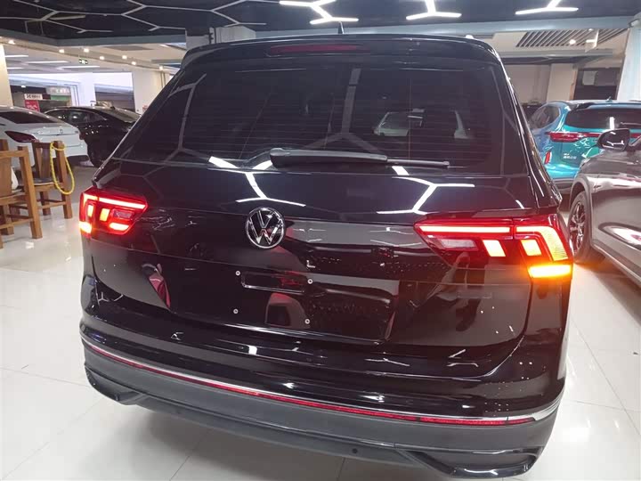 Фото 6 - Volkswagen Tiguan L Pro