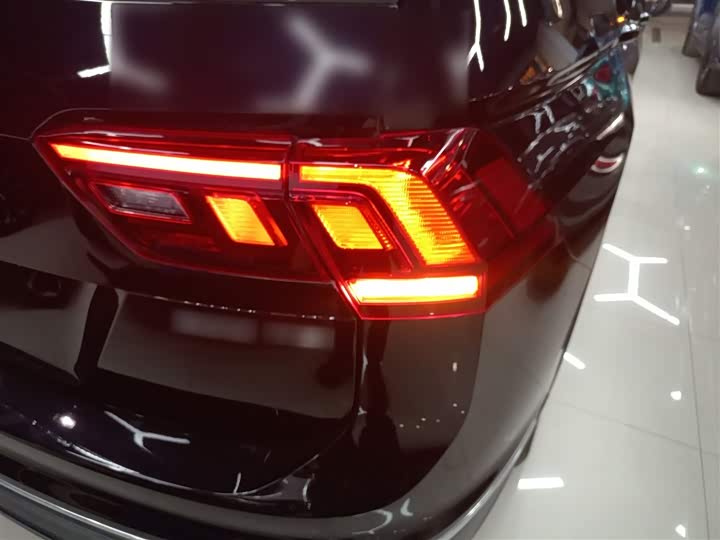 Фото 8 - Volkswagen Tiguan L Pro