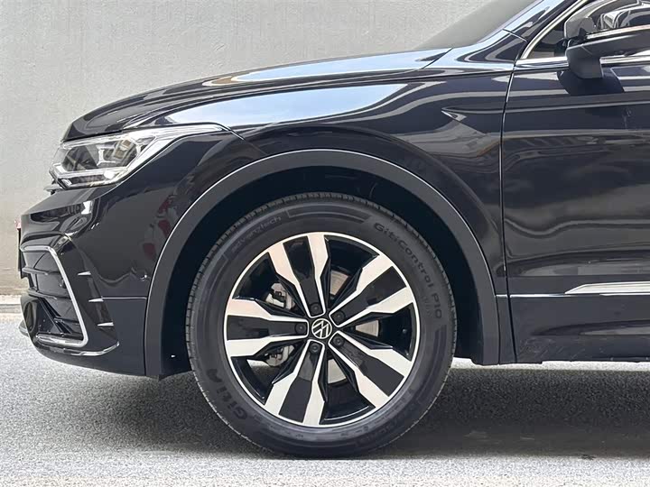 Фото 6 - Volkswagen Tiguan L Pro