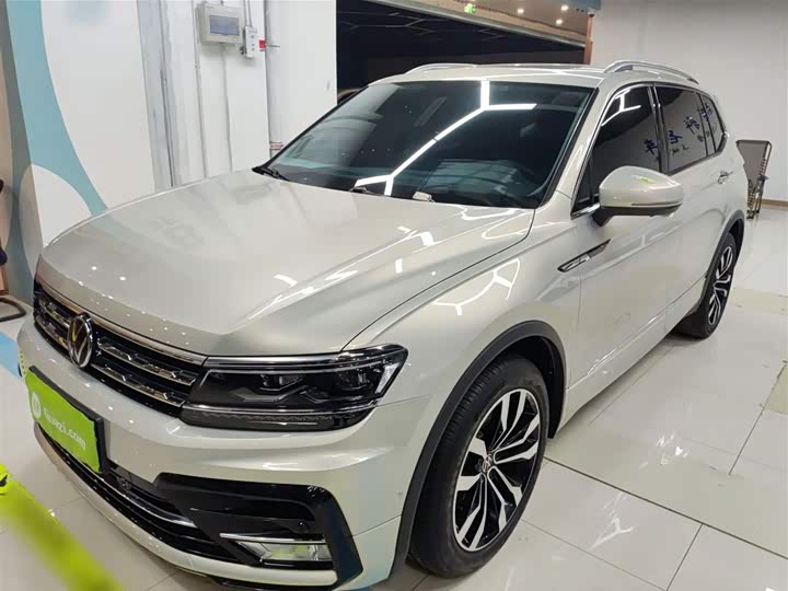 Фото 2 - Volkswagen Tiguan L Pro