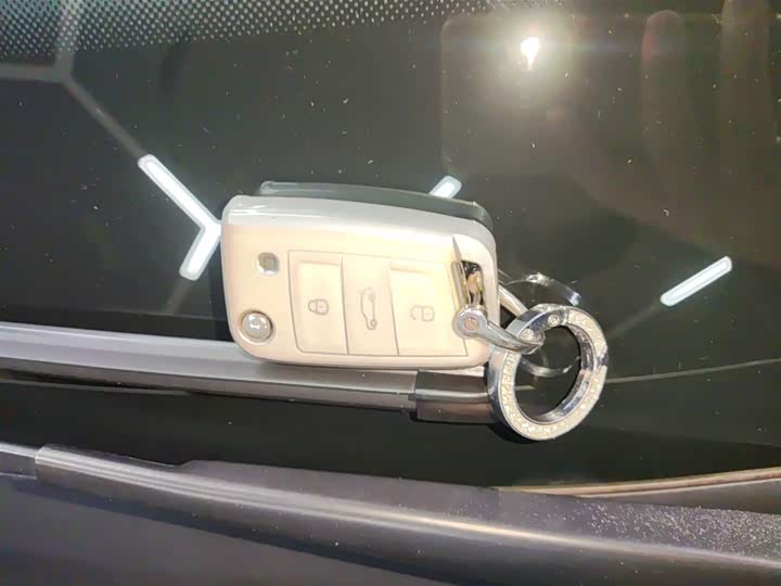 Фото 9 - Volkswagen Tiguan L Pro