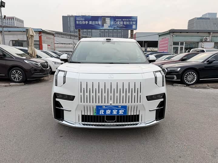 Фото 2 - Zeekr 009