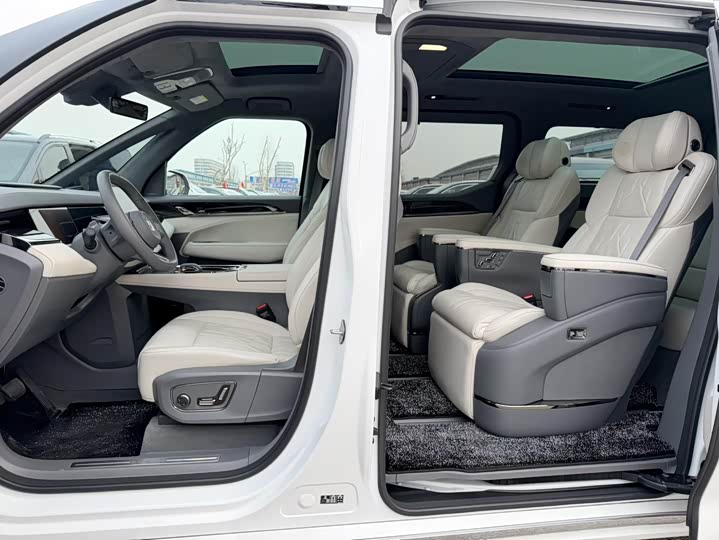 Фото 8 - Zeekr 009