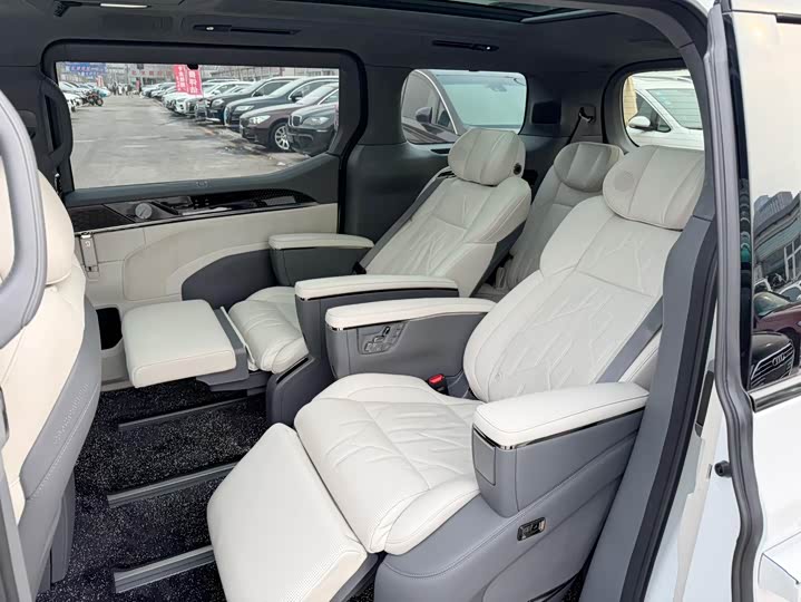 Фото 9 - Zeekr 009