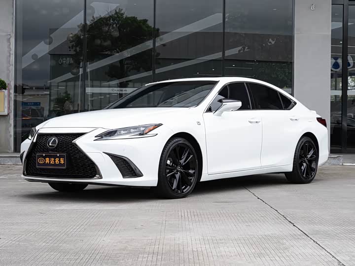 Фото 1 - Lexus ES