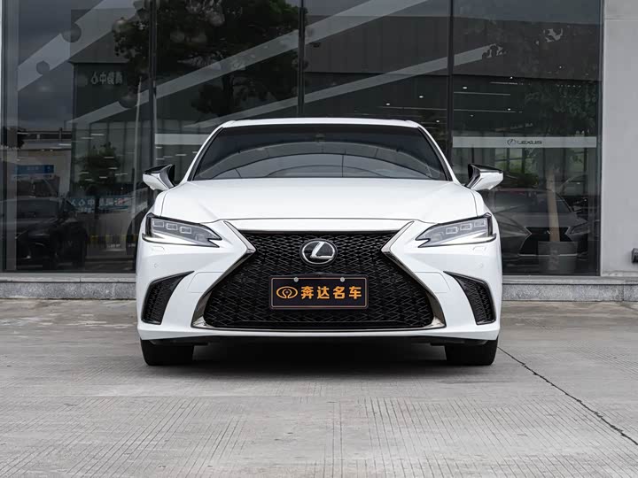 Фото 2 - Lexus ES
