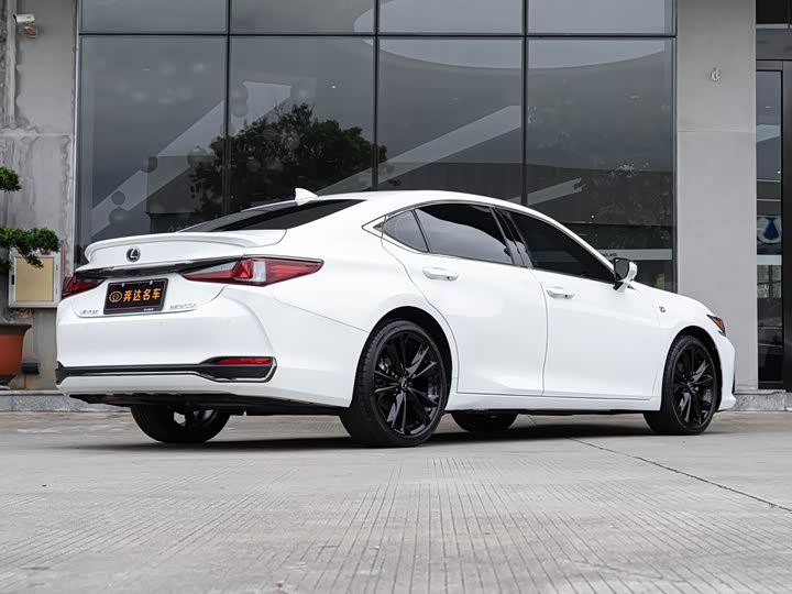 Фото 3 - Lexus ES