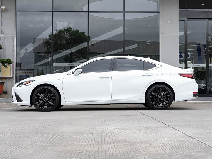 Фото 4 - Lexus ES