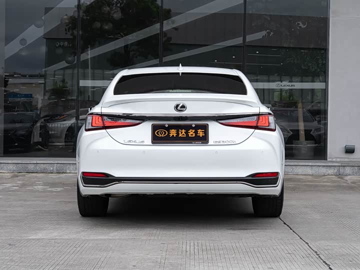 Фото 5 - Lexus ES