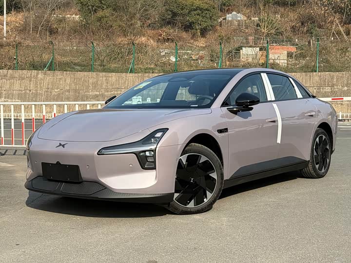 Фото 1 - XPeng Mona M03