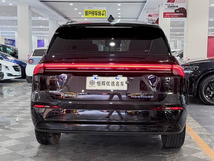 Фото 3 - Lincoln Nautilus