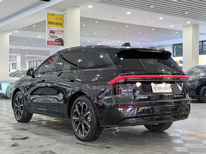 Фото 4 - Lincoln Nautilus