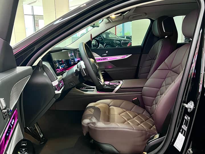 Фото 6 - BMW 7 Series