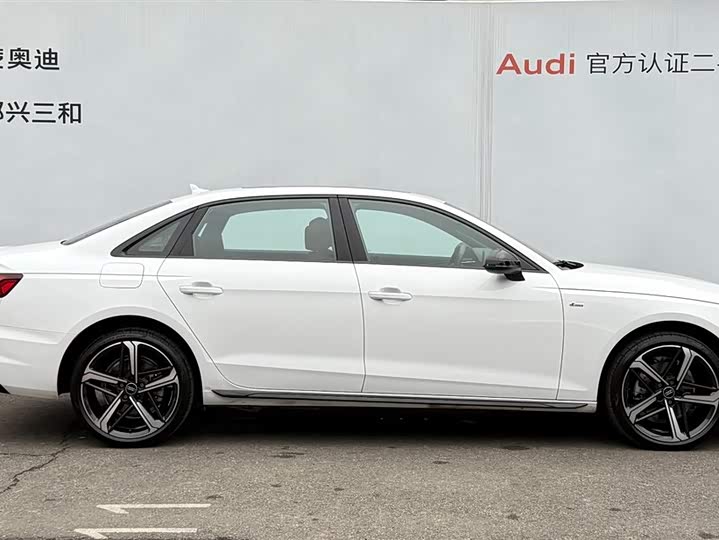 Фото 3 - Audi A4L