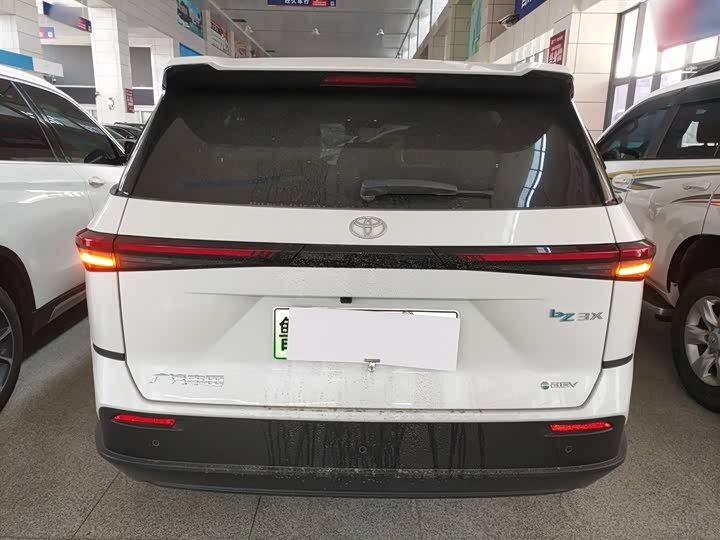 Фото 6 - Toyota bZ3X