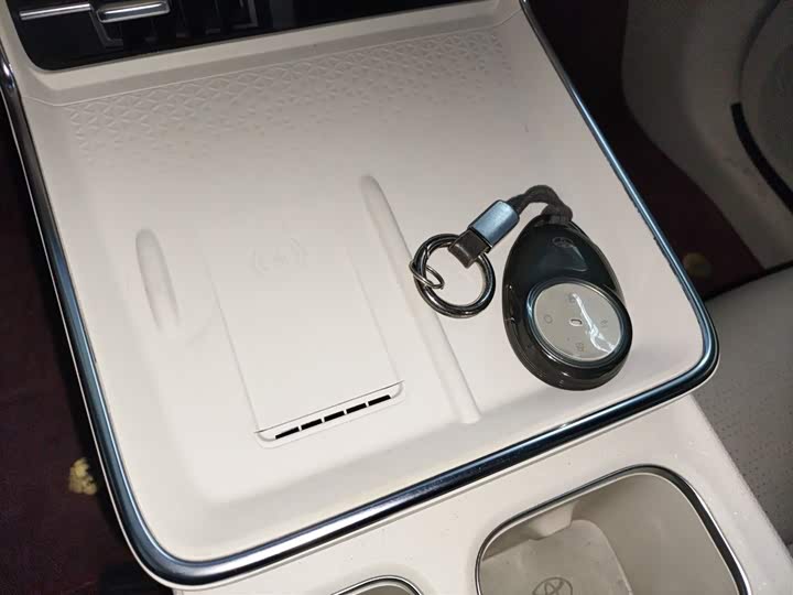 Фото 9 - Toyota bZ3X