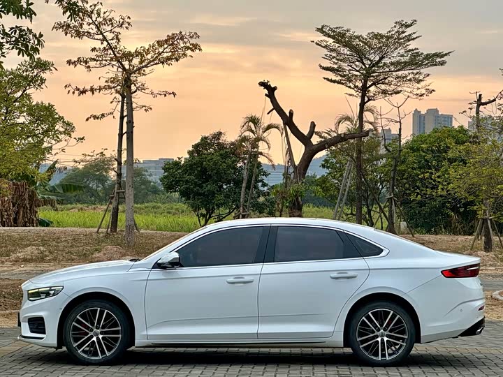 Фото 7 - Geely Preface