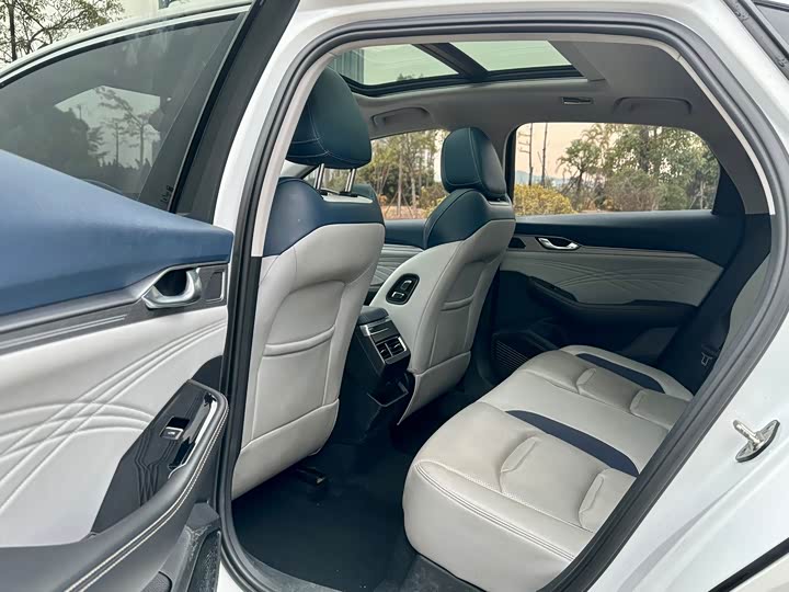 Фото 9 - Geely Preface