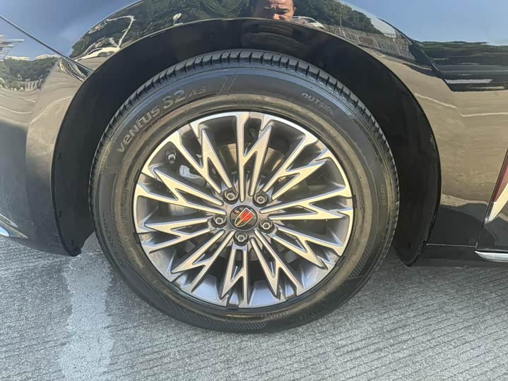 Фото 6 - Hongqi H5