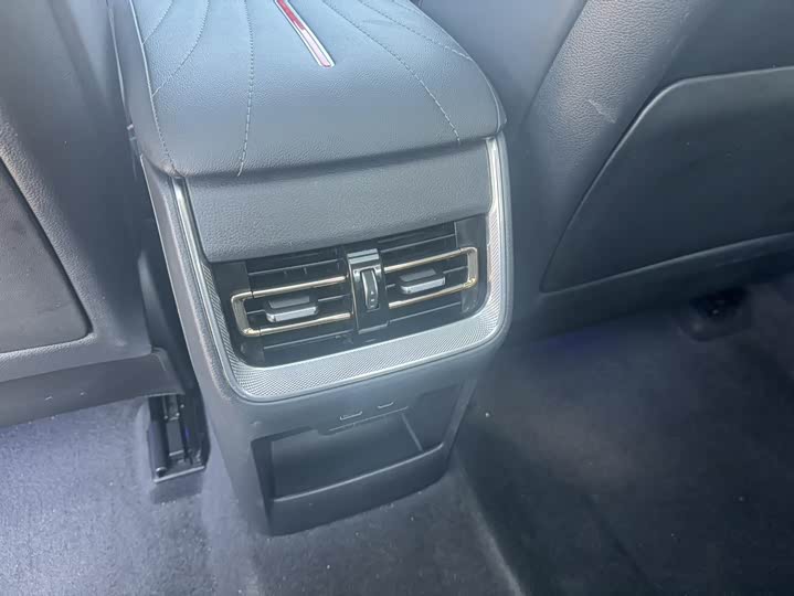 Фото 9 - Hongqi H5