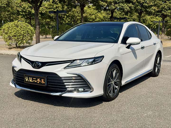 Фото 1 - Toyota Camry