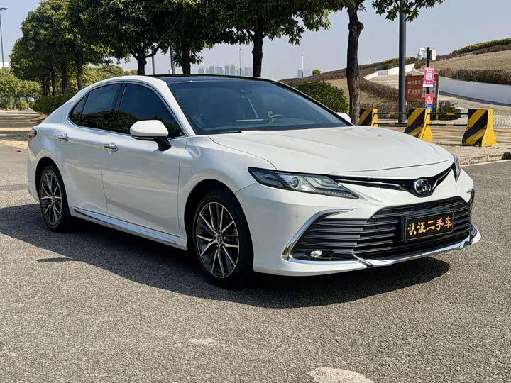 Фото 3 - Toyota Camry