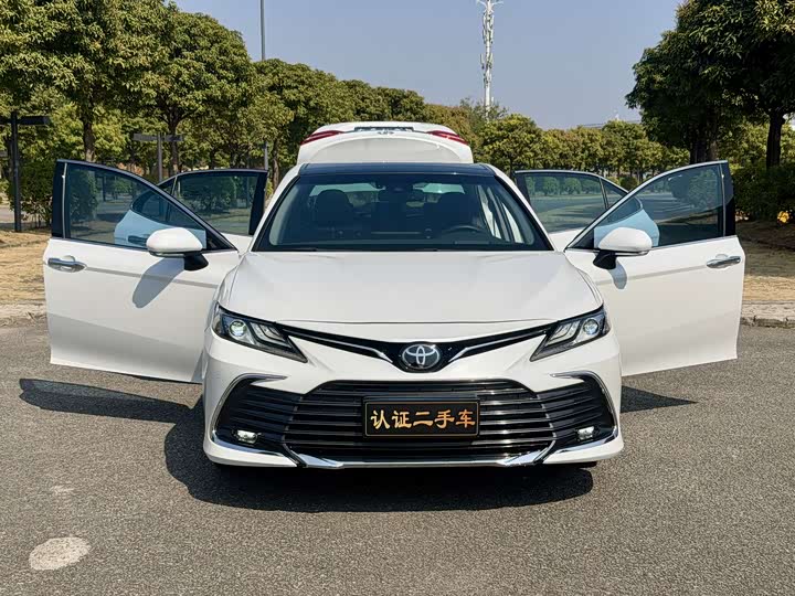 Фото 4 - Toyota Camry