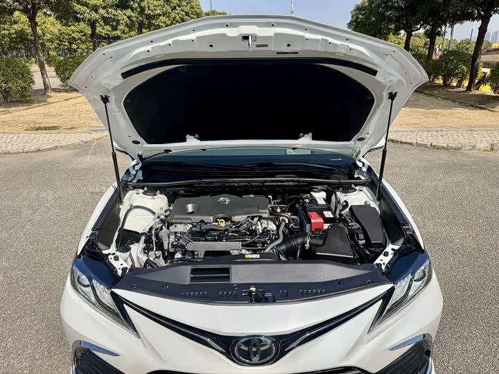 Фото 7 - Toyota Camry