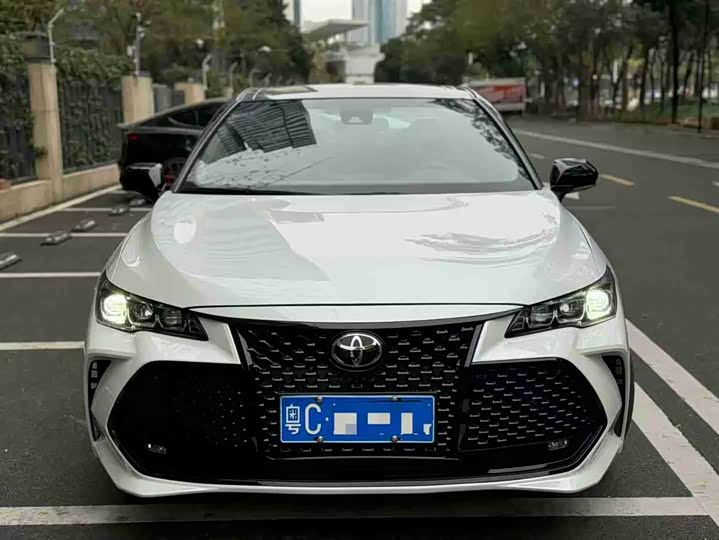 Фото 1 - Toyota Avalon